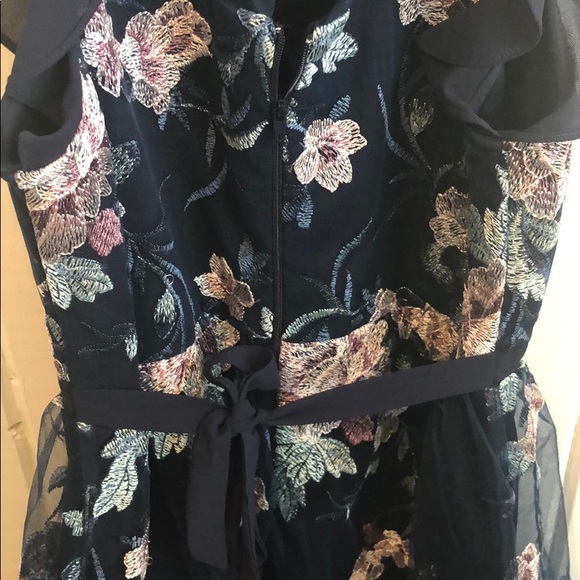 Girls dress - Picture 2 of 3